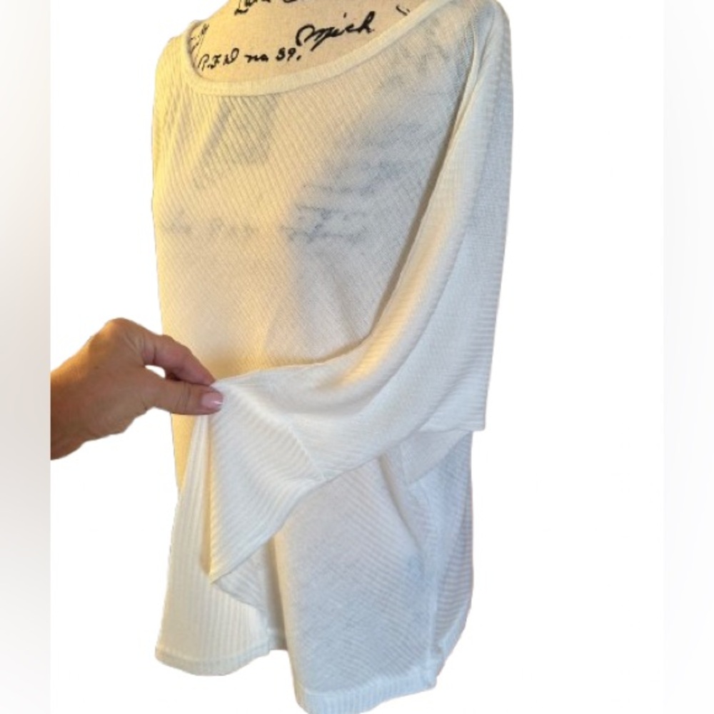 Lightweight jersey top.